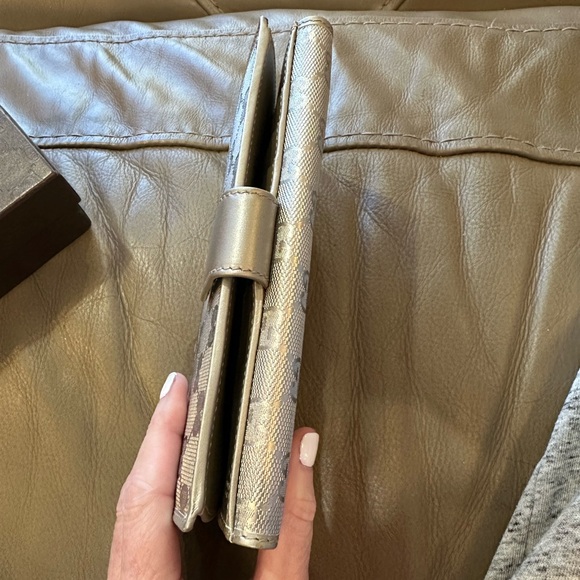 Gucci Imprim Silver Wallet with box Authentic - Picture 6 of 11
